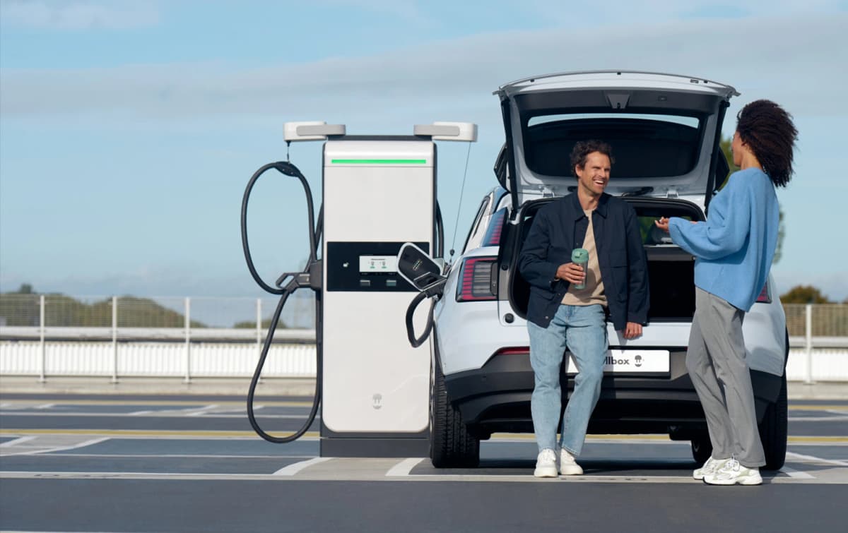 DC Fast Charging station for electric vehicles